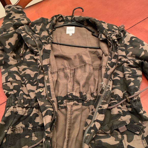 Kensie XL Camo Jacket. - Picture 4 of 7